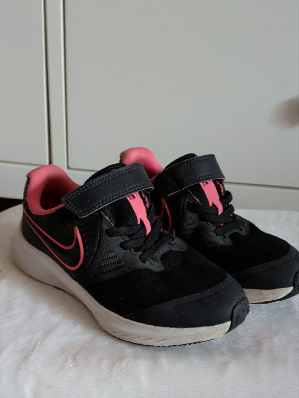 Nike Kids Black and Pink Hook-and-Loop Athletic Sneakers - Picture 5 of 16
